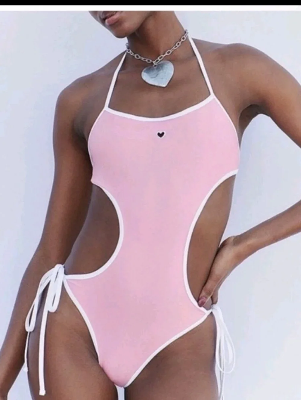 New FRANKIES BIKINIS AMALIA MONOKINI HEART CUTOUT SWIMSUIT CUT OUT Pink Medium